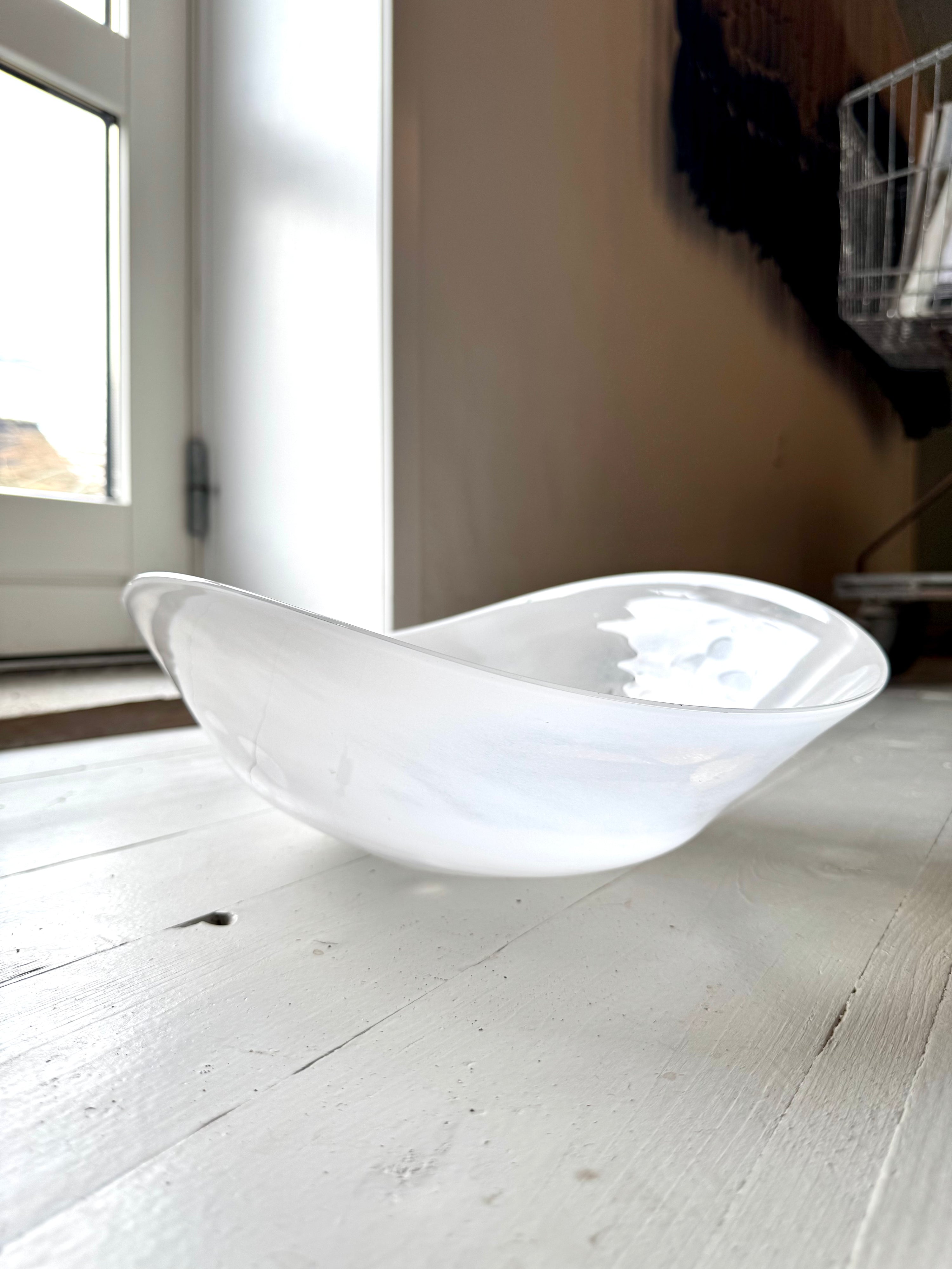 Stor hvid glas skål