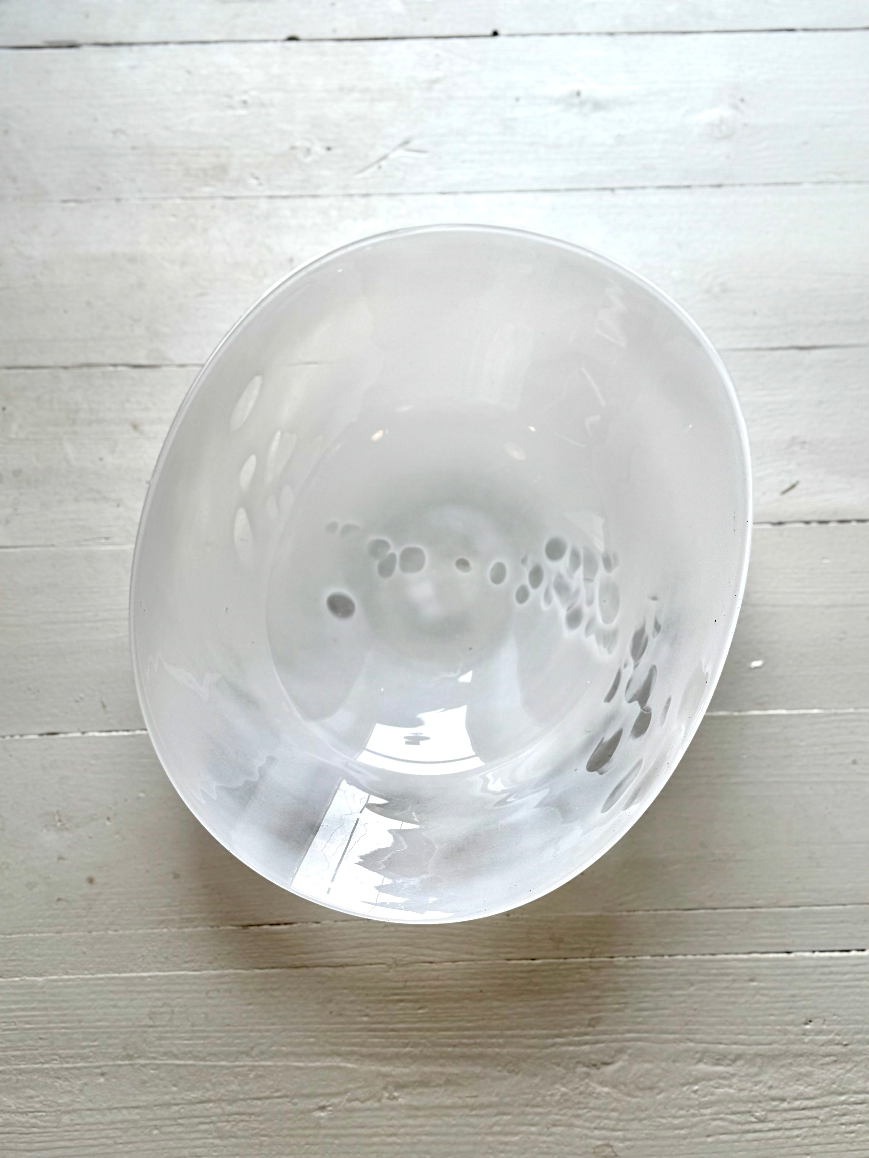 Stor hvid glas skål