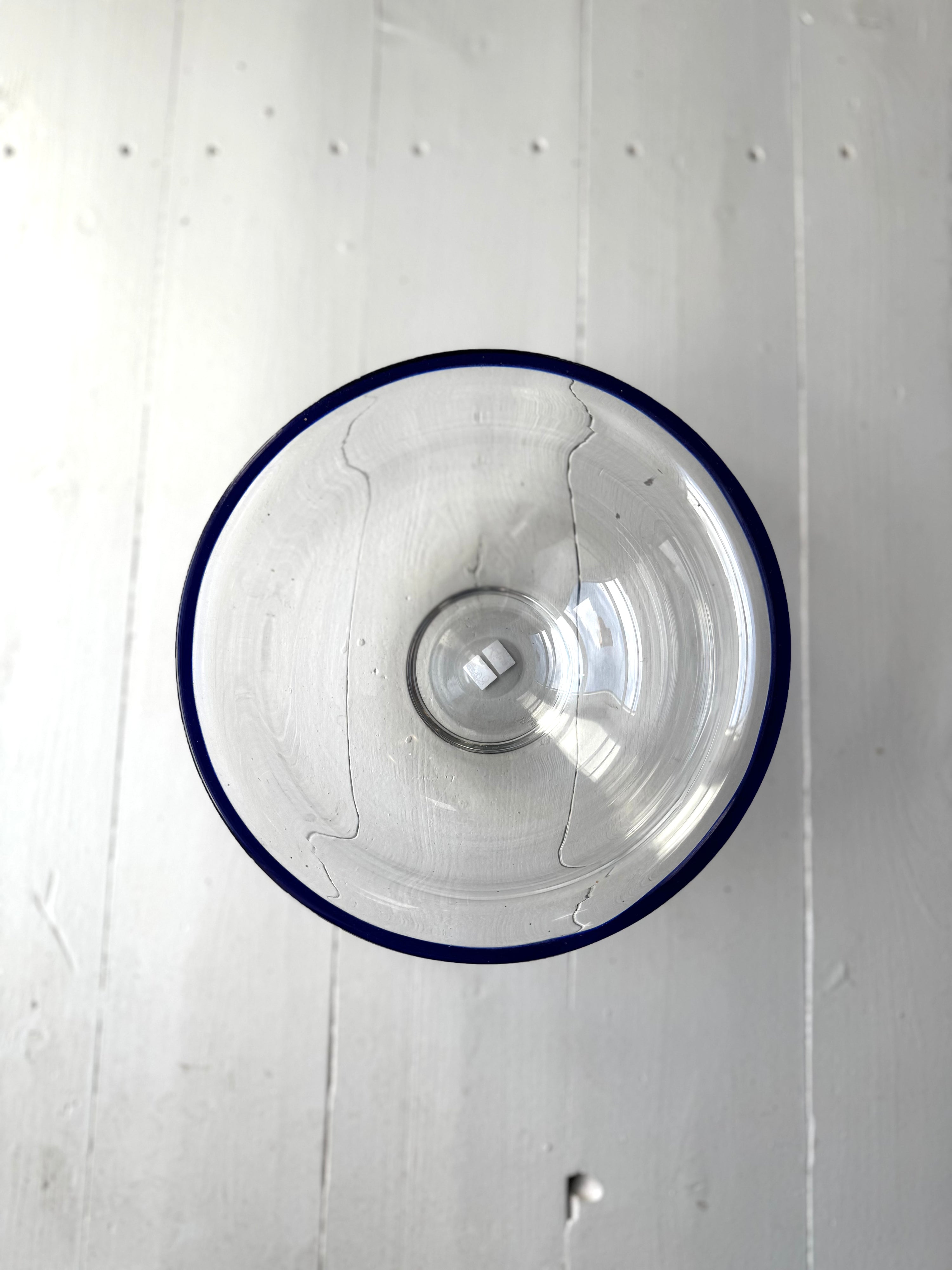 Glas skål m. mørkeblå kant