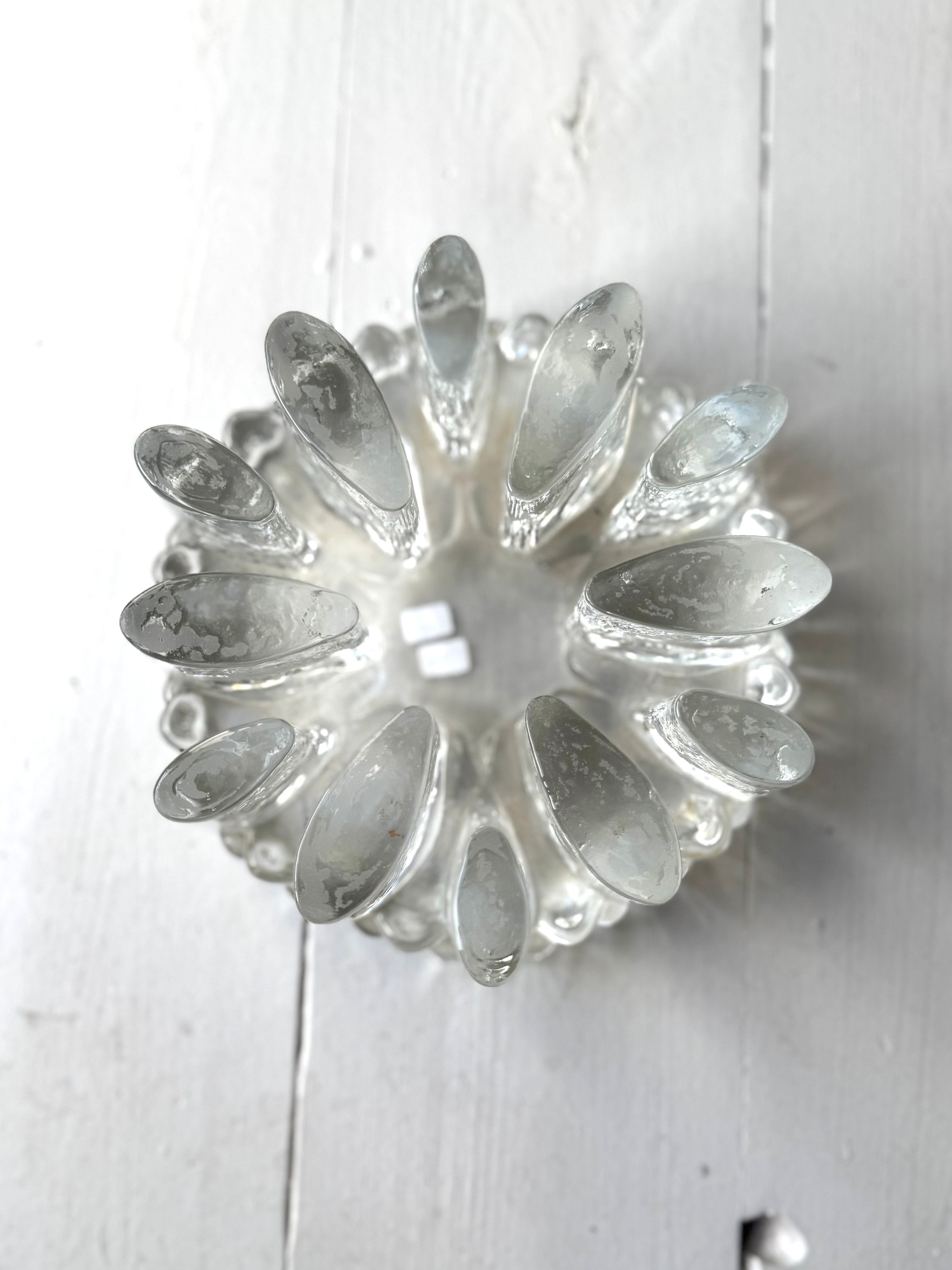 Glas dekoration m. kantede "ben"