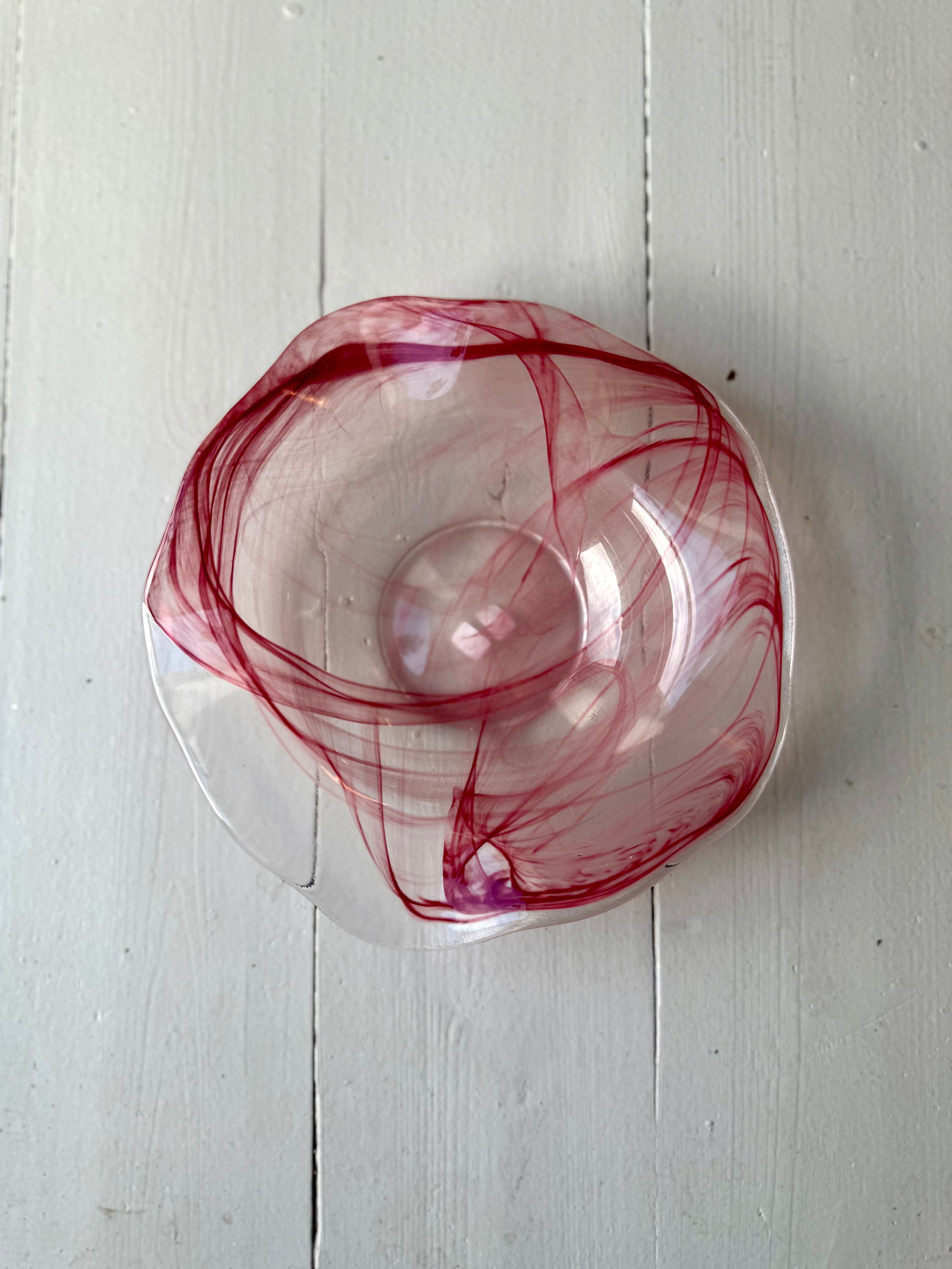 Rødlig glas skål