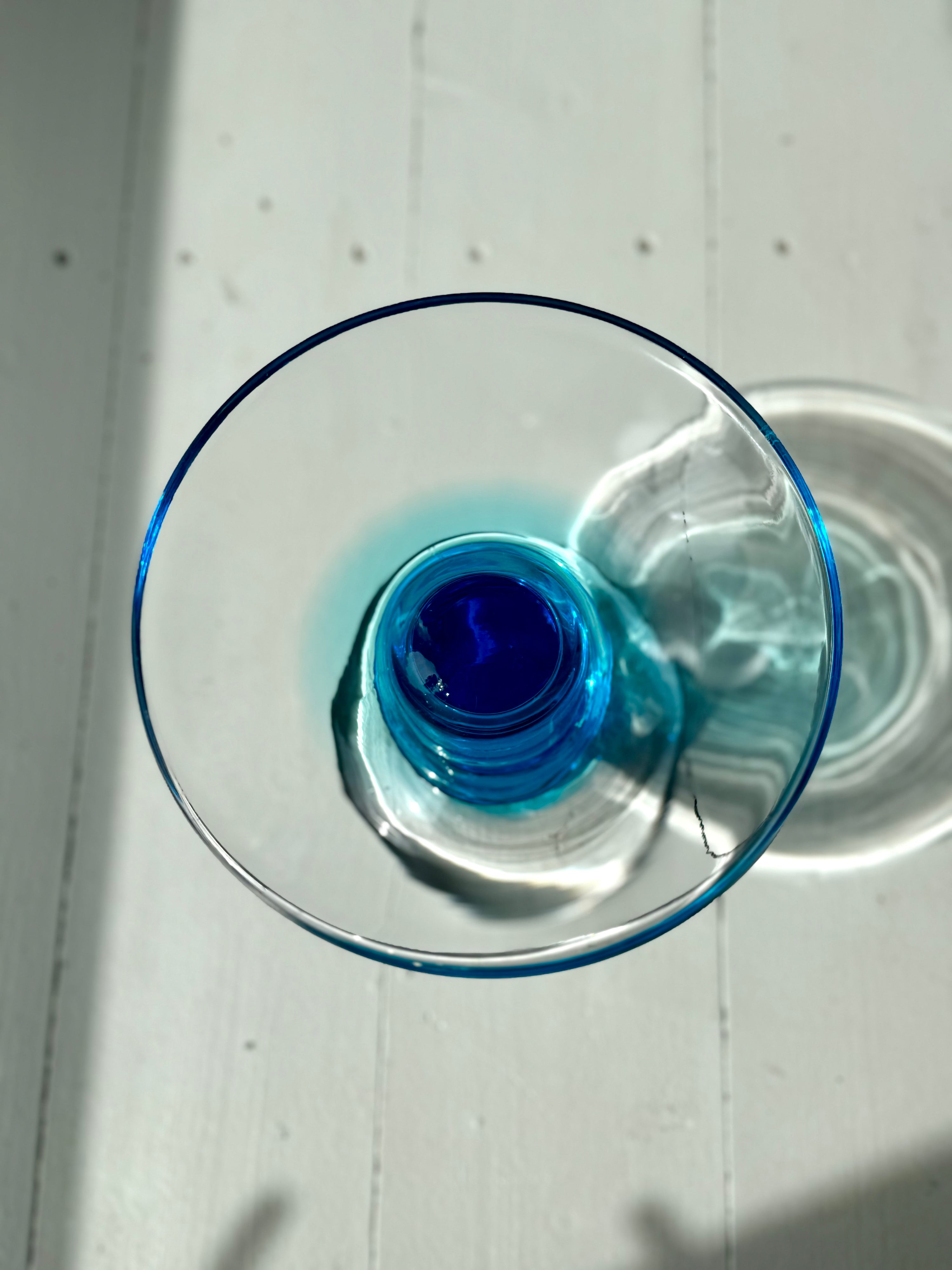 Glas opsats i blå og klar