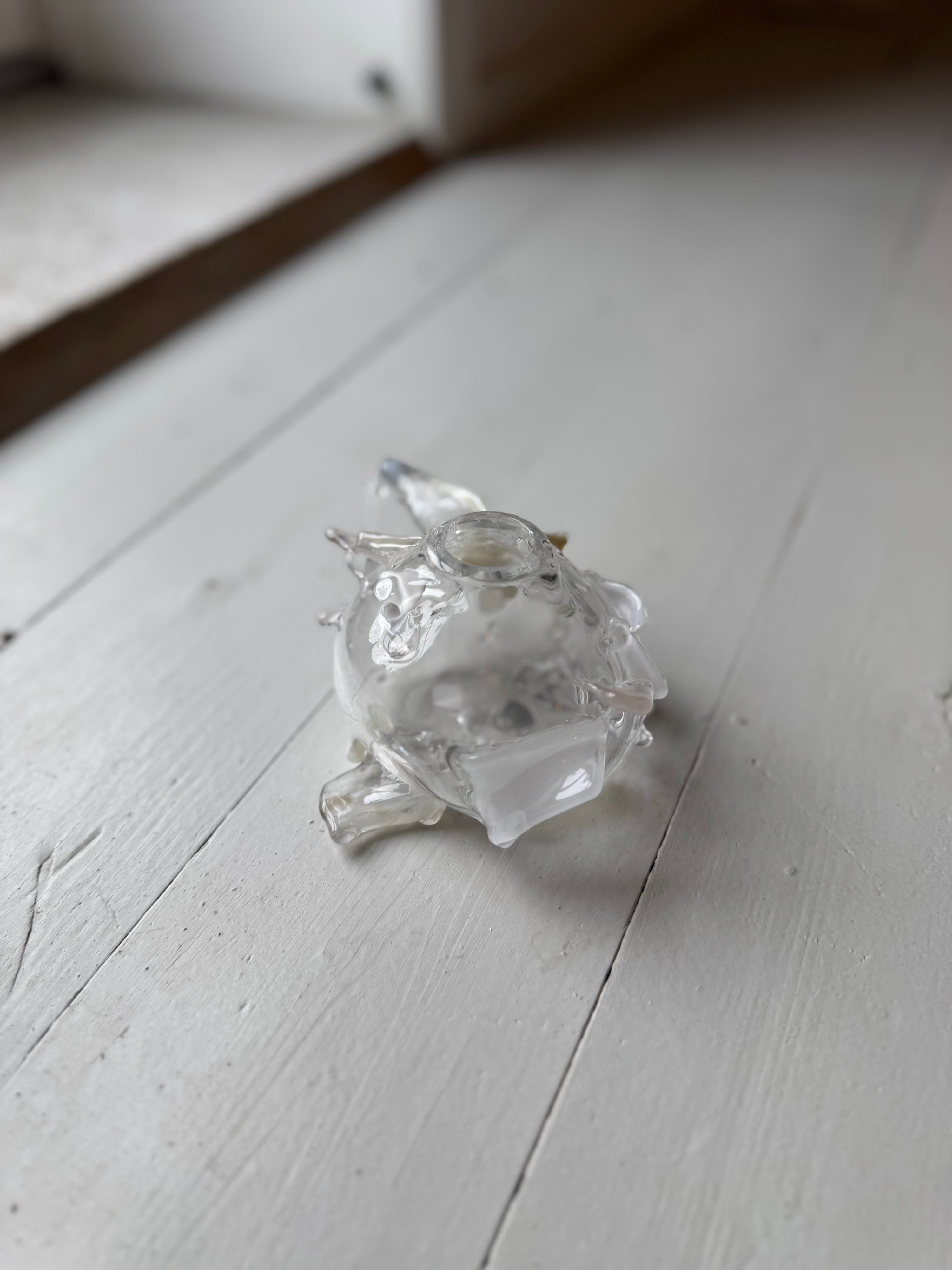 Glas stage - hvid og grå nuancer