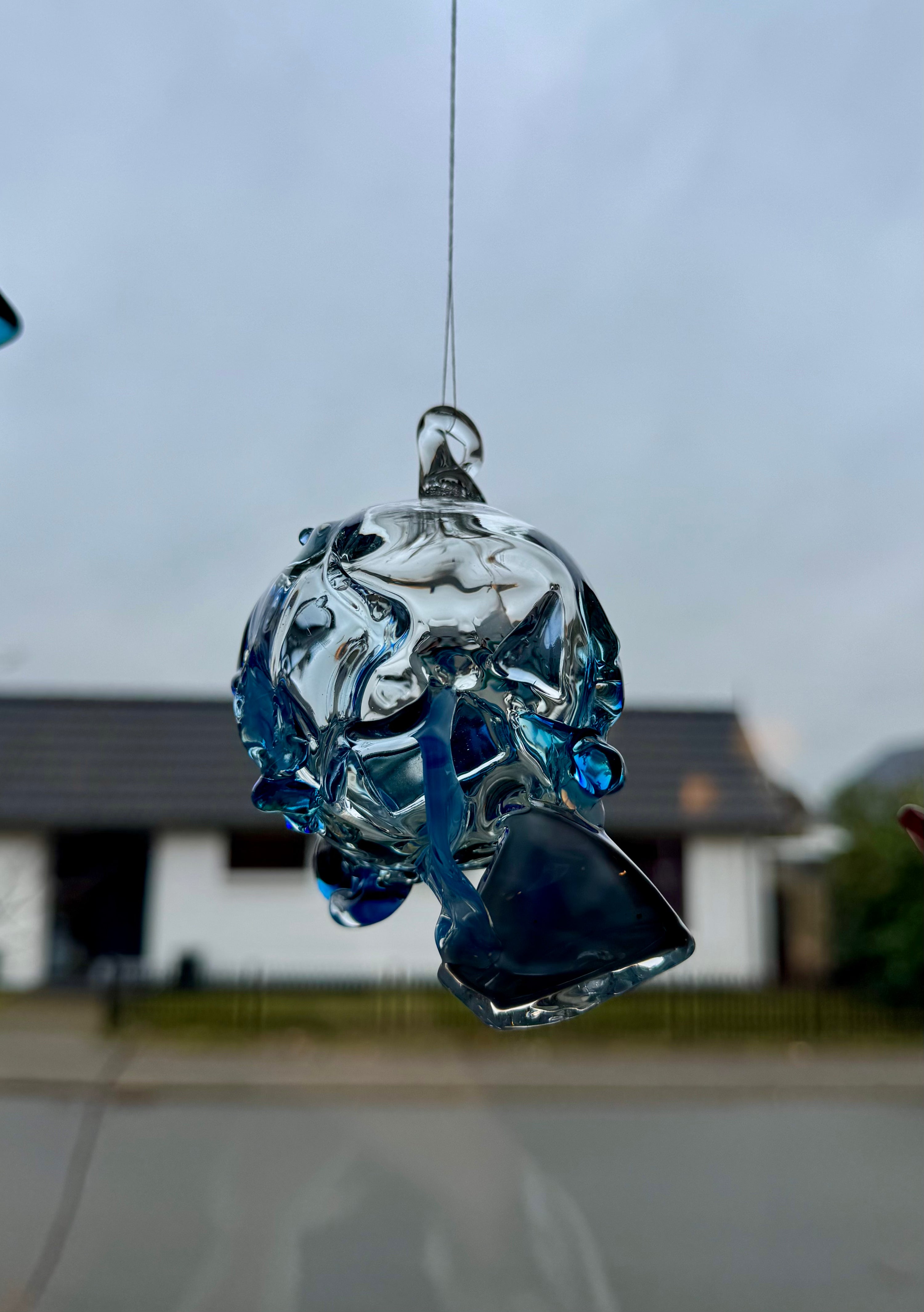 Lille glas ophæng - blålige farver 2