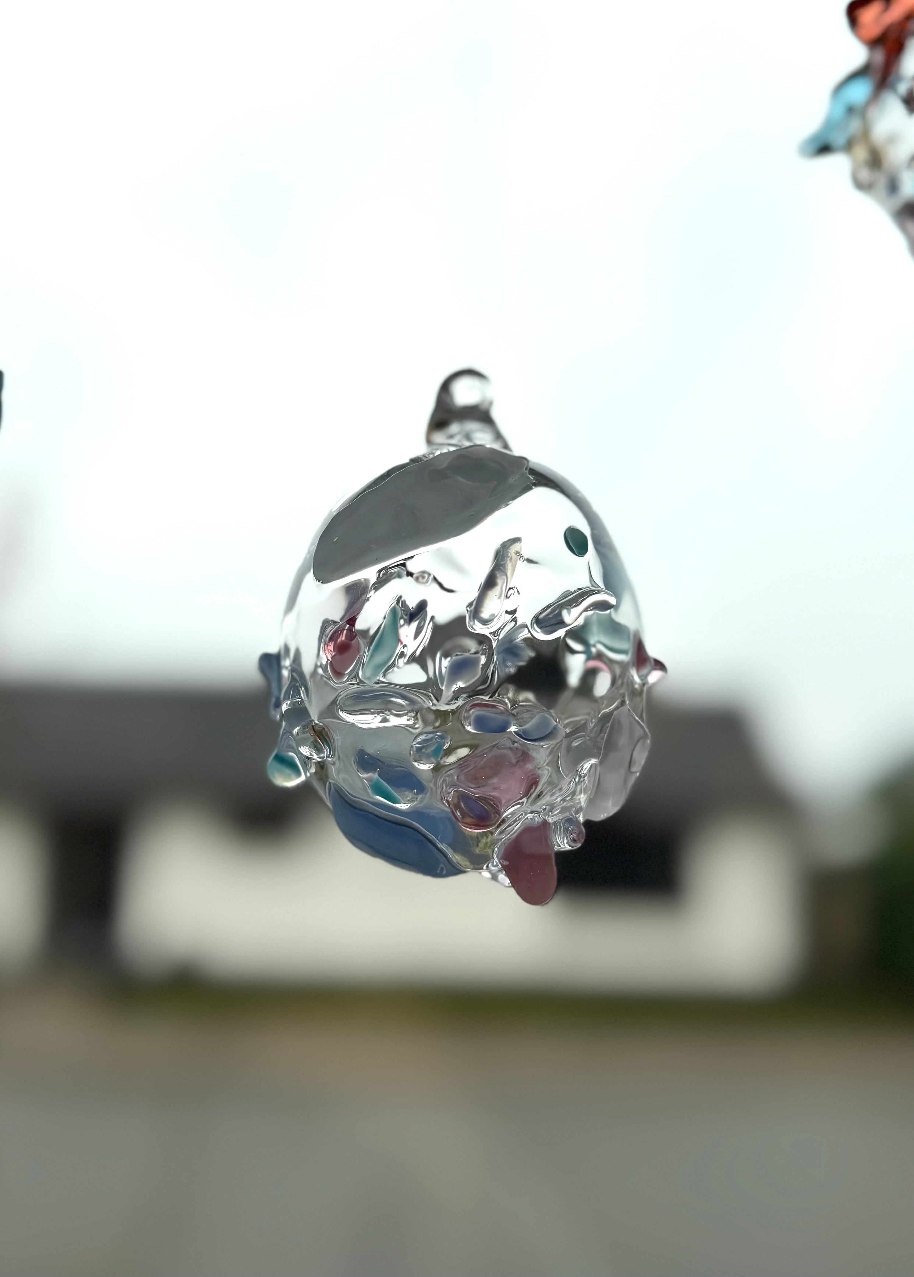 Lille glas ophæng - lilla blålige farver