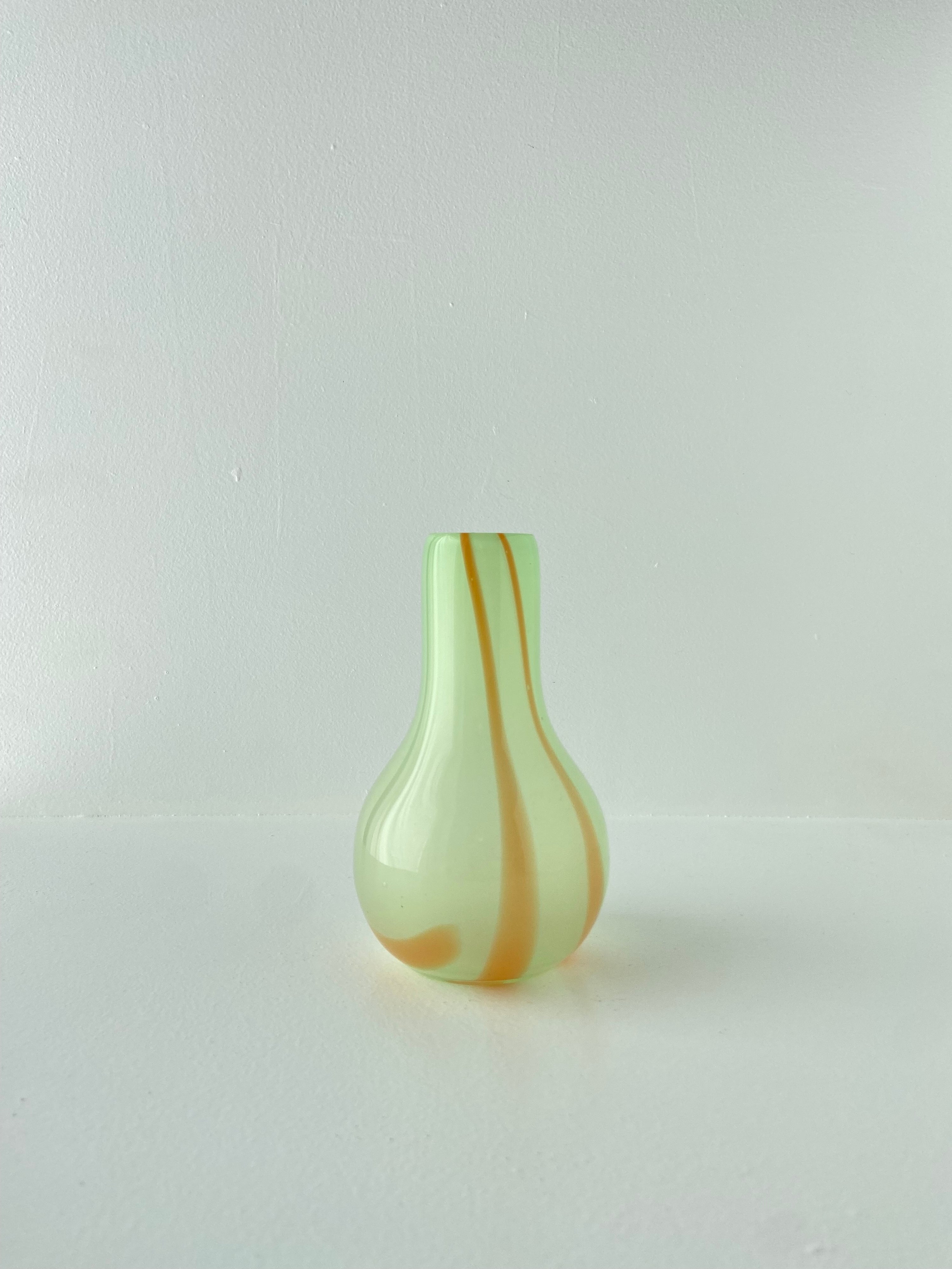 Flow Vase Mini - Green W. Orange Stripes