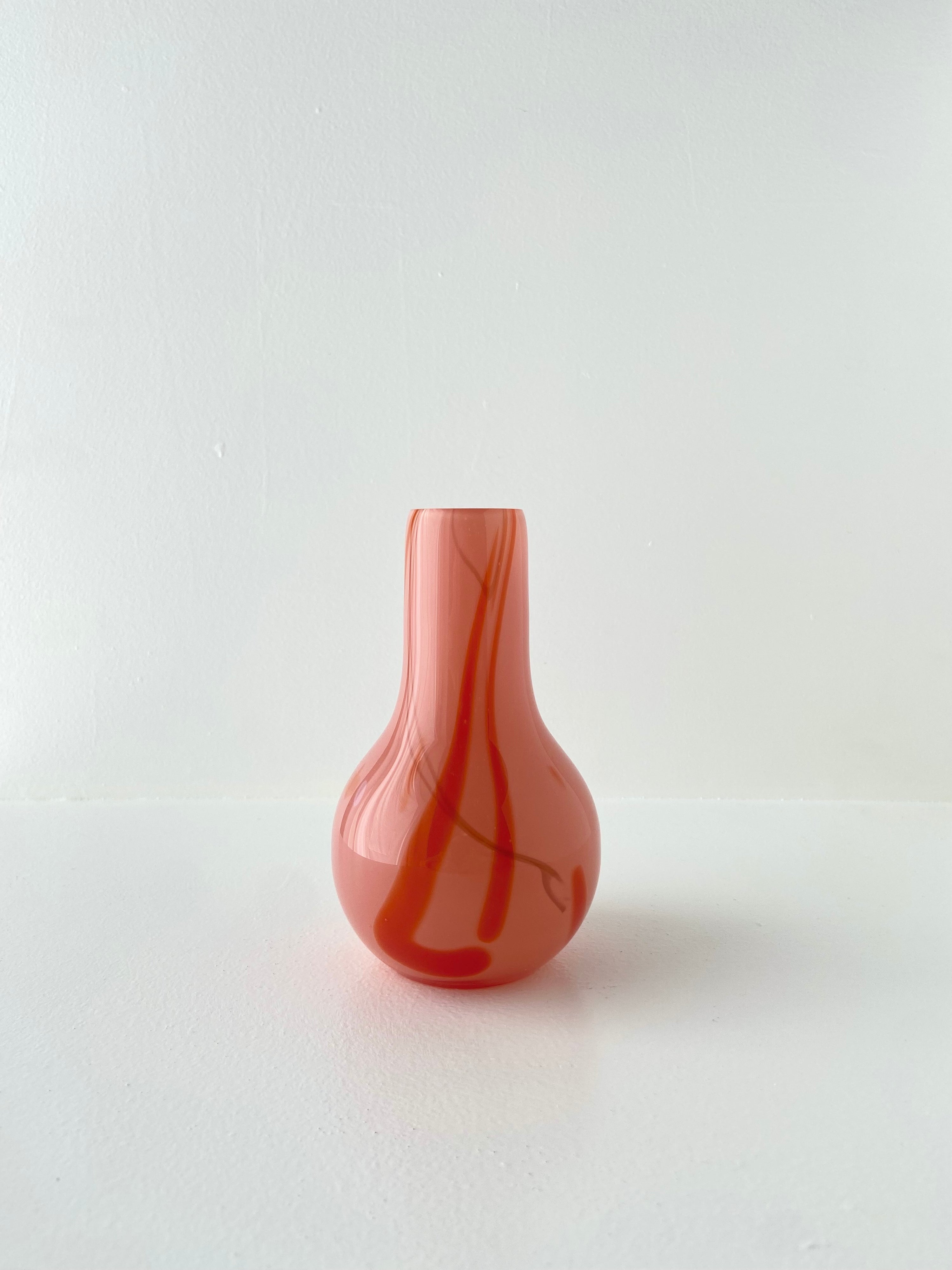 Flow Vase Mini - Pink W. Red Stripes