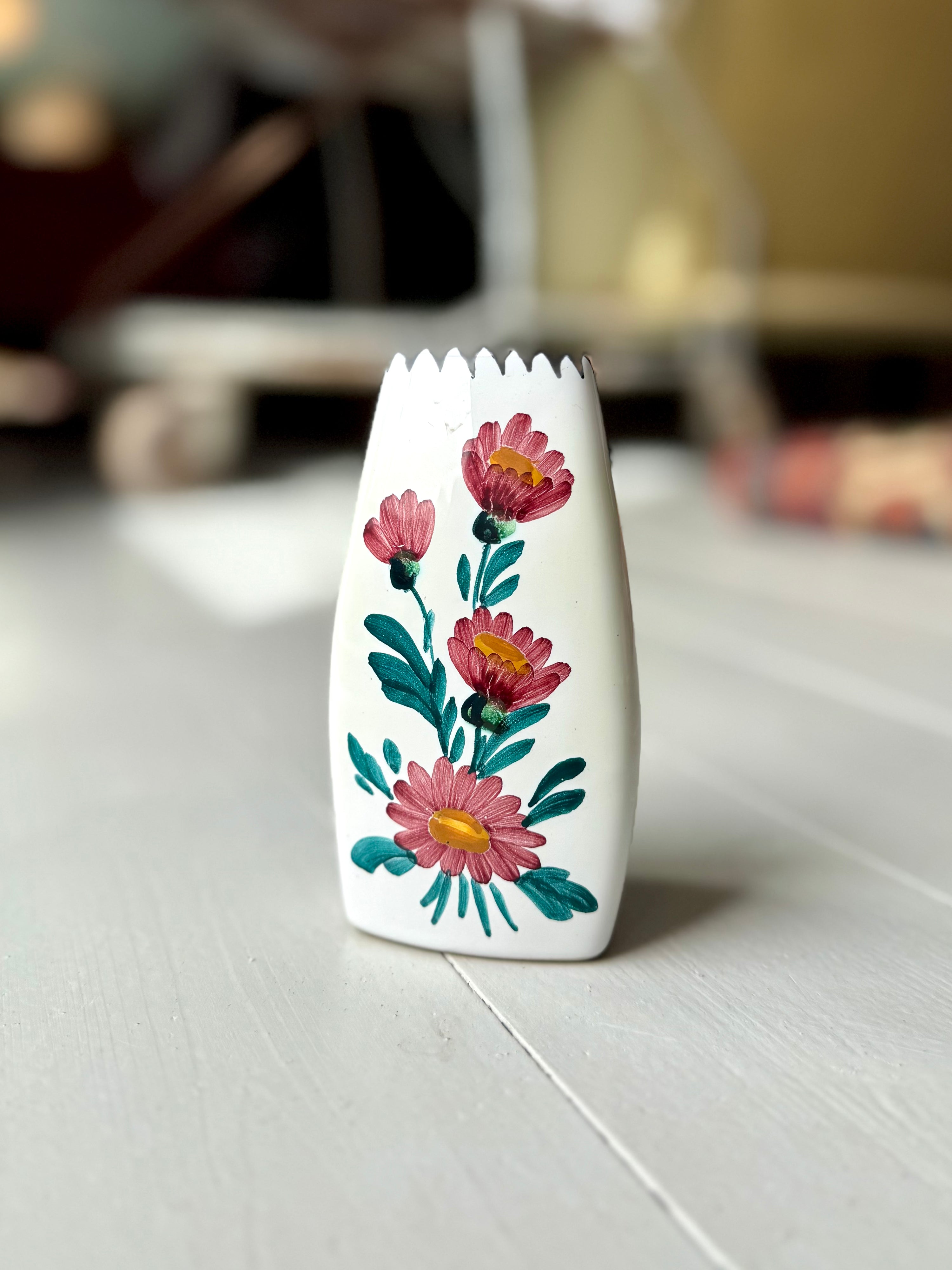 Juelsminde Vase med røde blomster