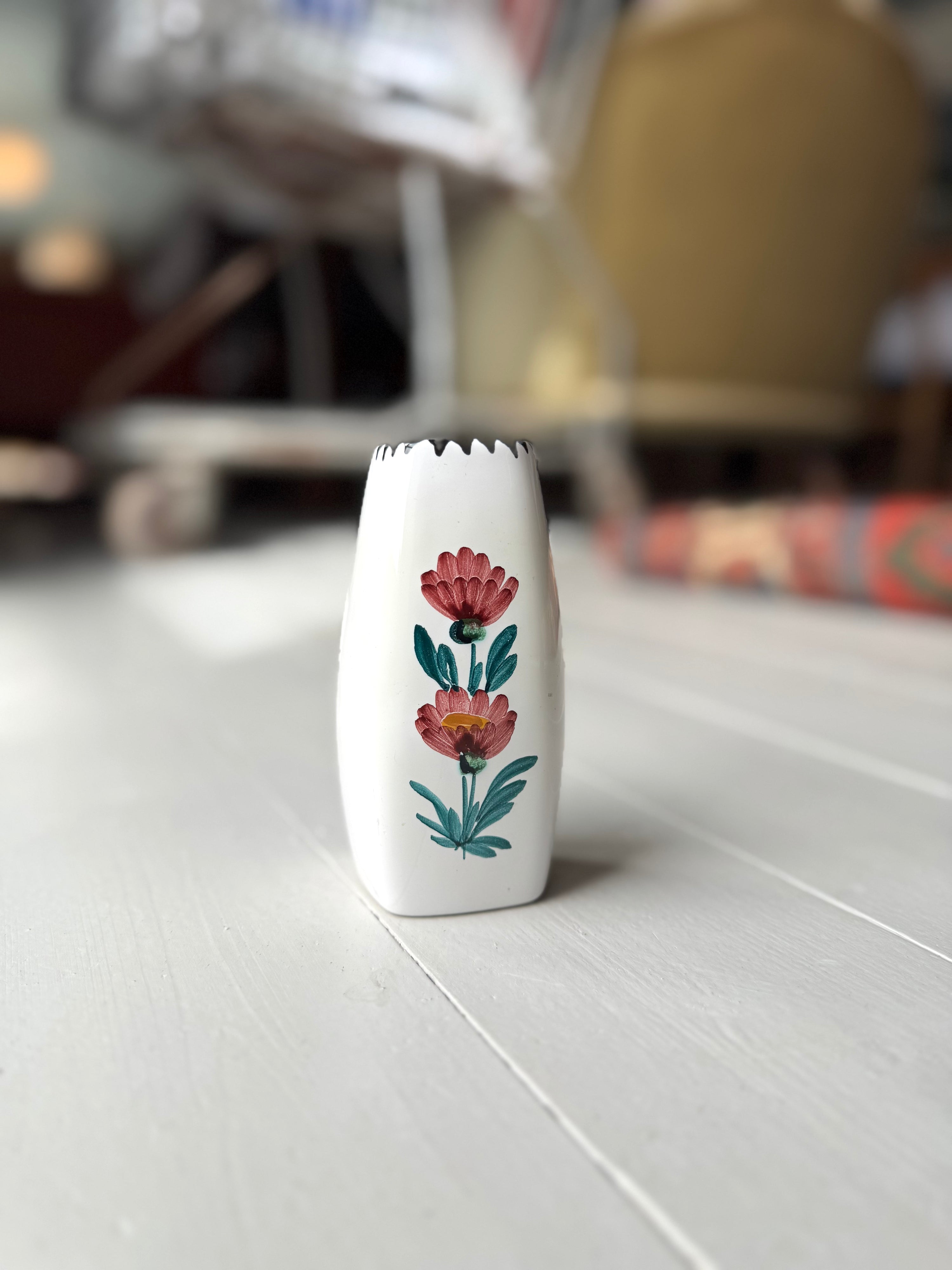 Juelsminde Vase med røde blomster