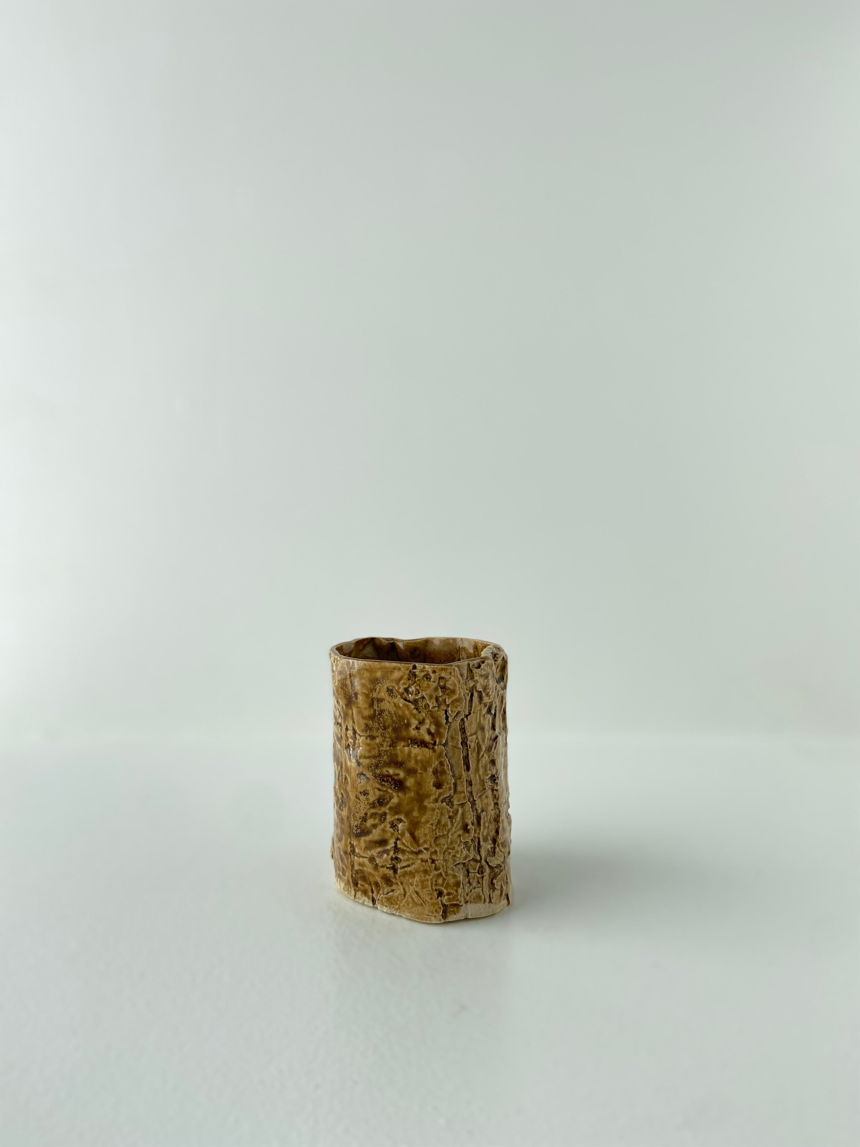 Vase lille, brun træstamme