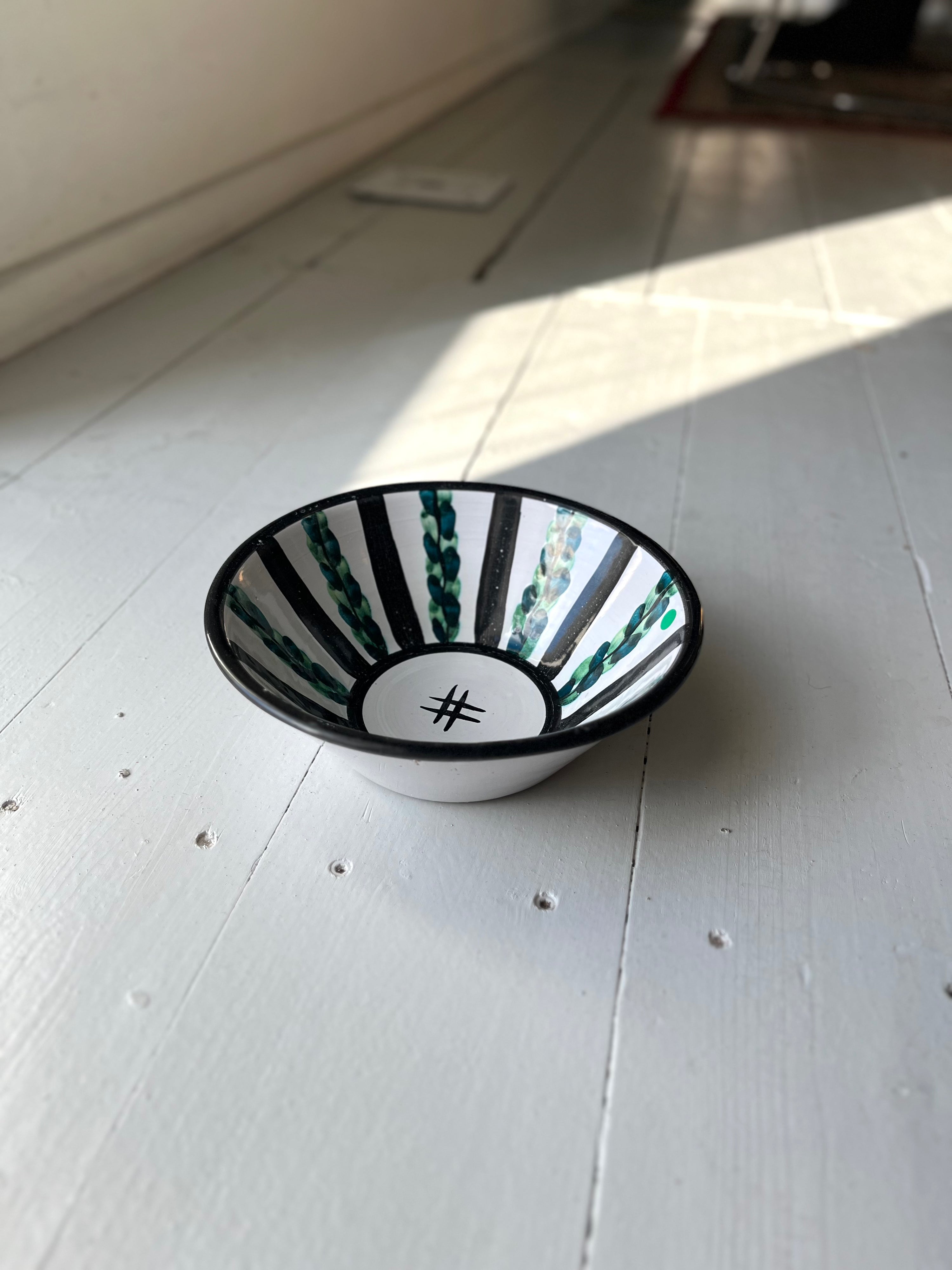 Rund skål med sort og grønt mønster - Vintage 210