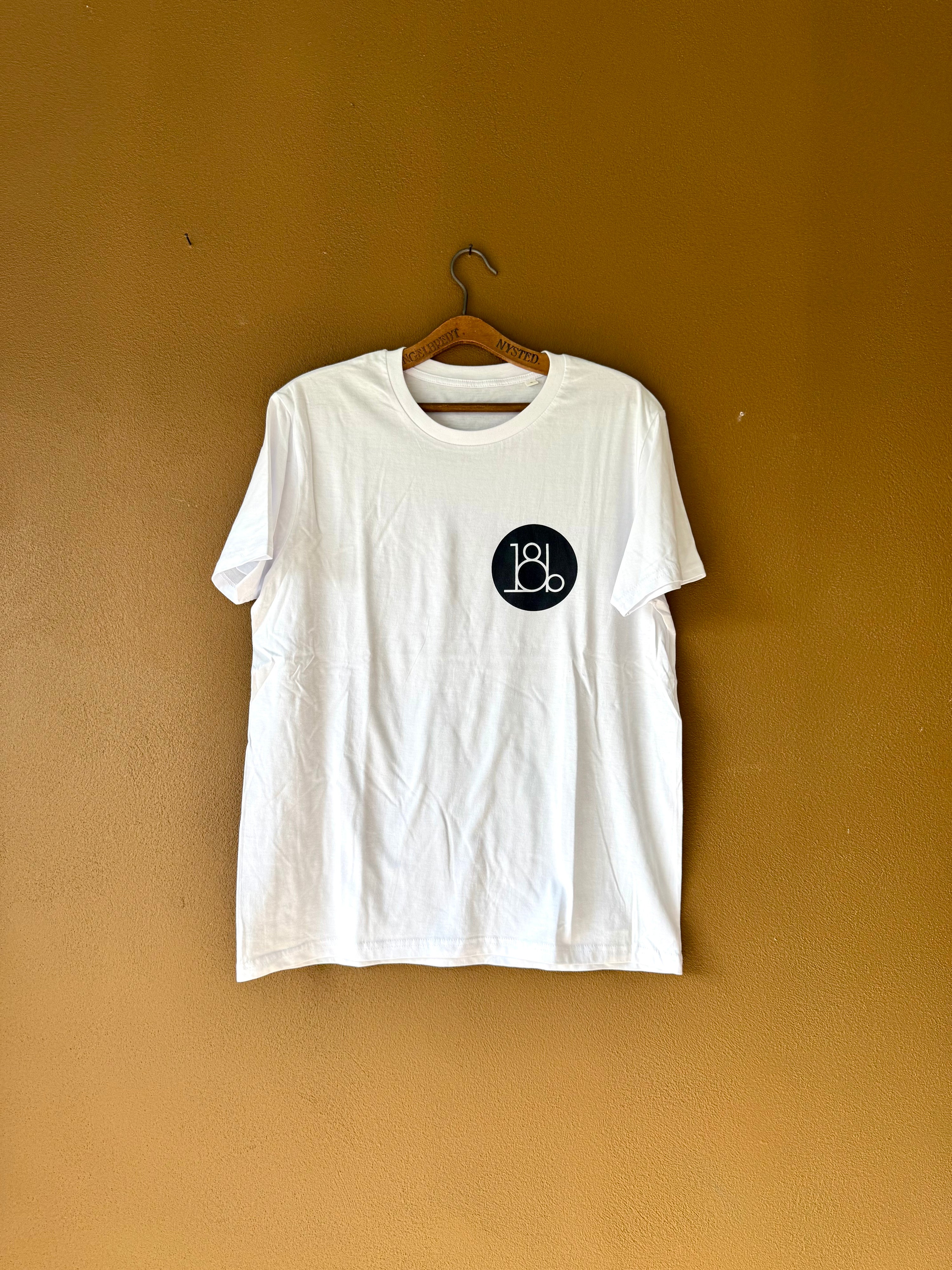 T-shirt hvid/sort med lille logo