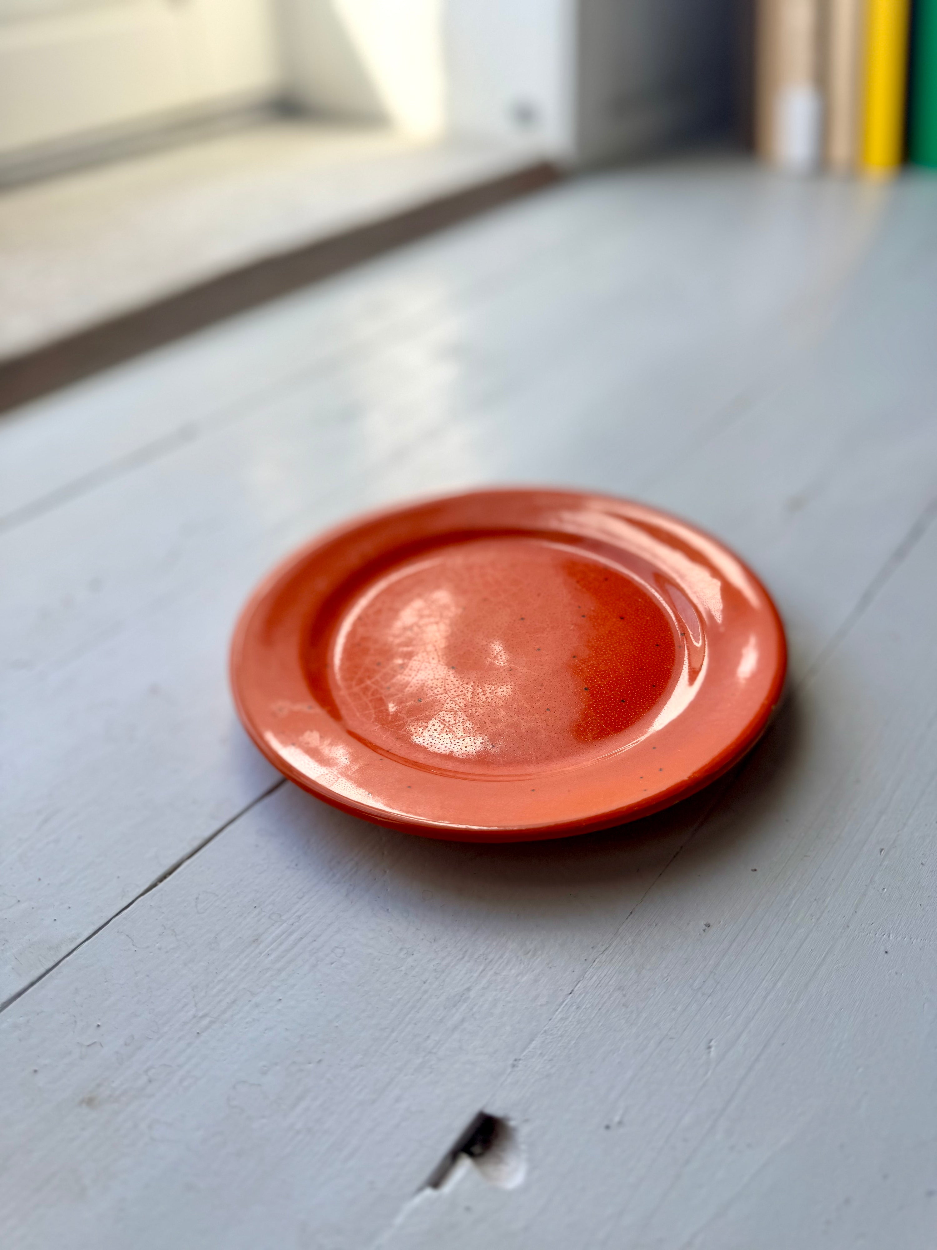Keramik tallerken i orange farver