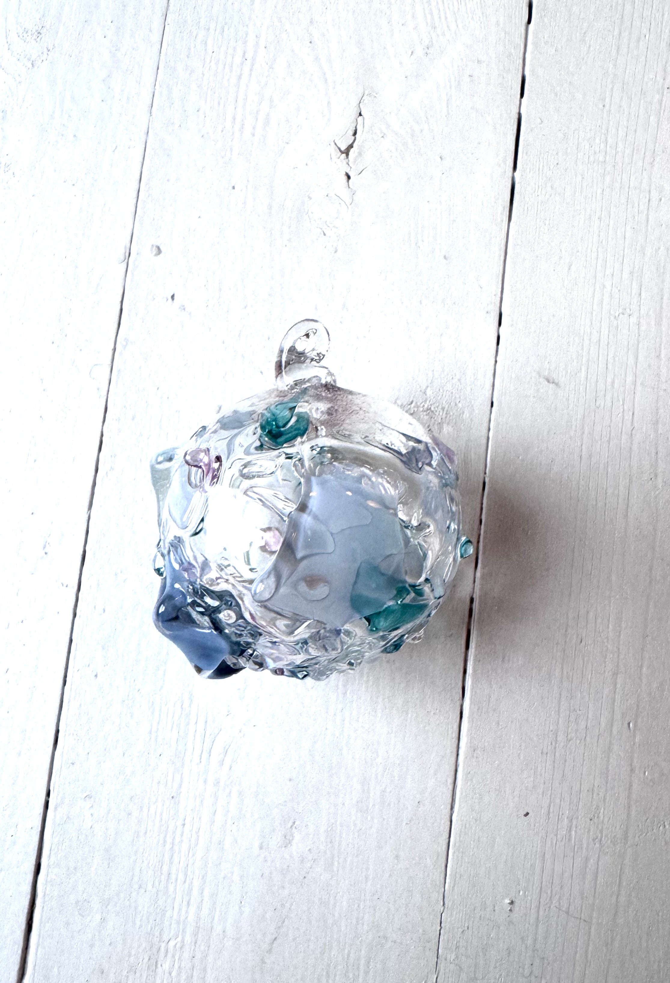 Lille glas ophæng - lyseblå nuancer