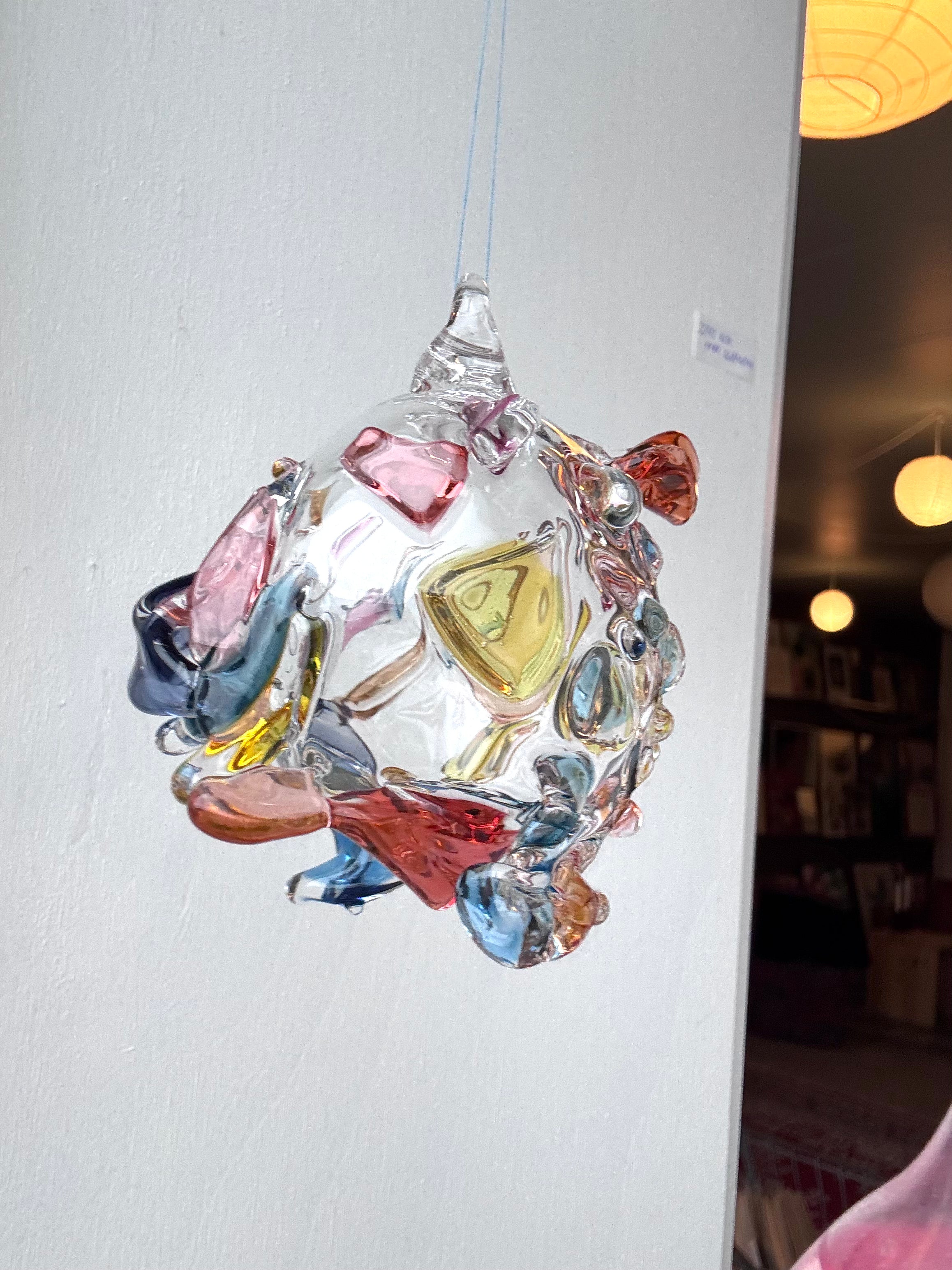 Lille glas ophæng - mørkeblå/gul/lyserød