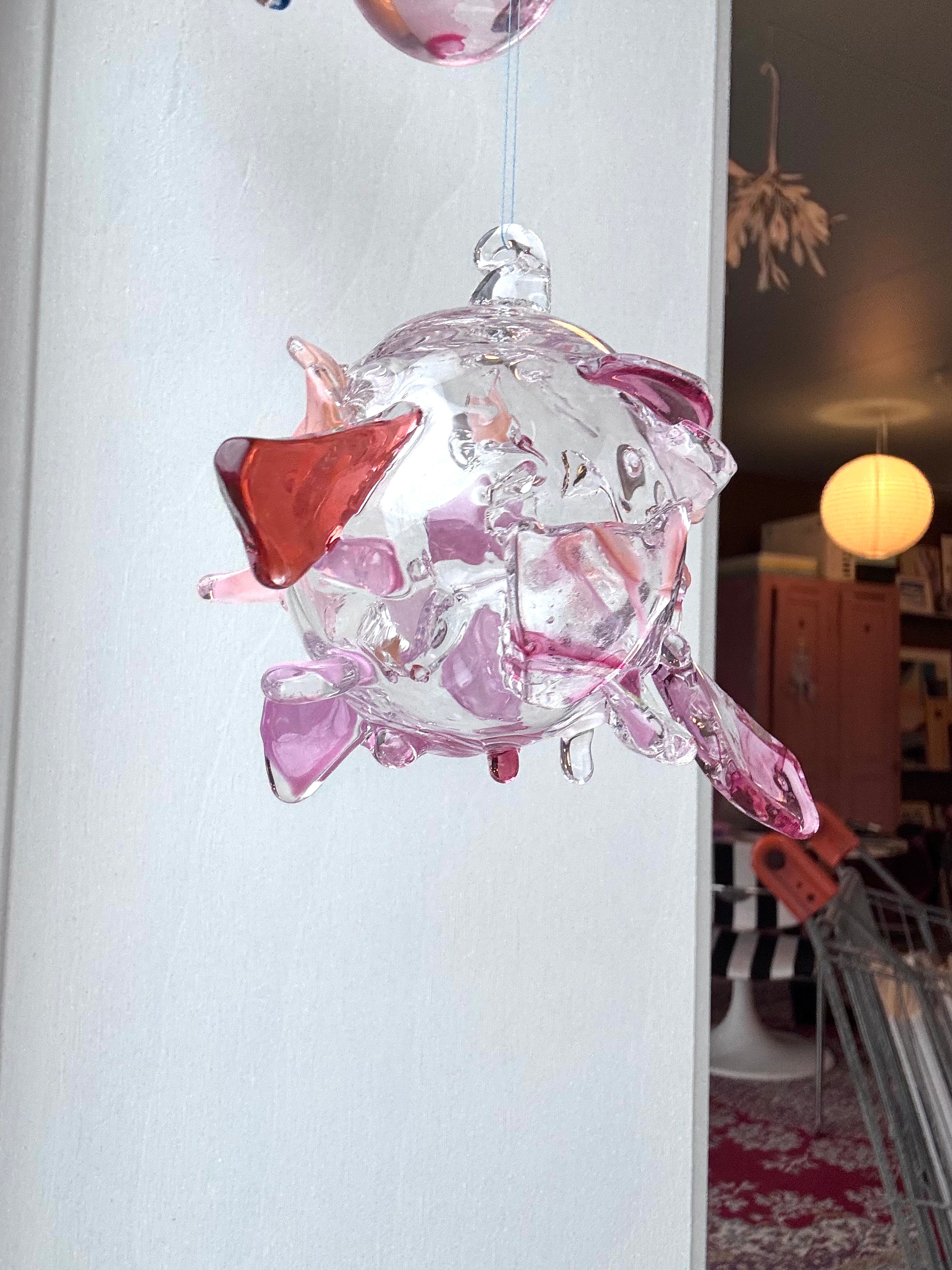 Lille glas ophæng - lyserød/rød