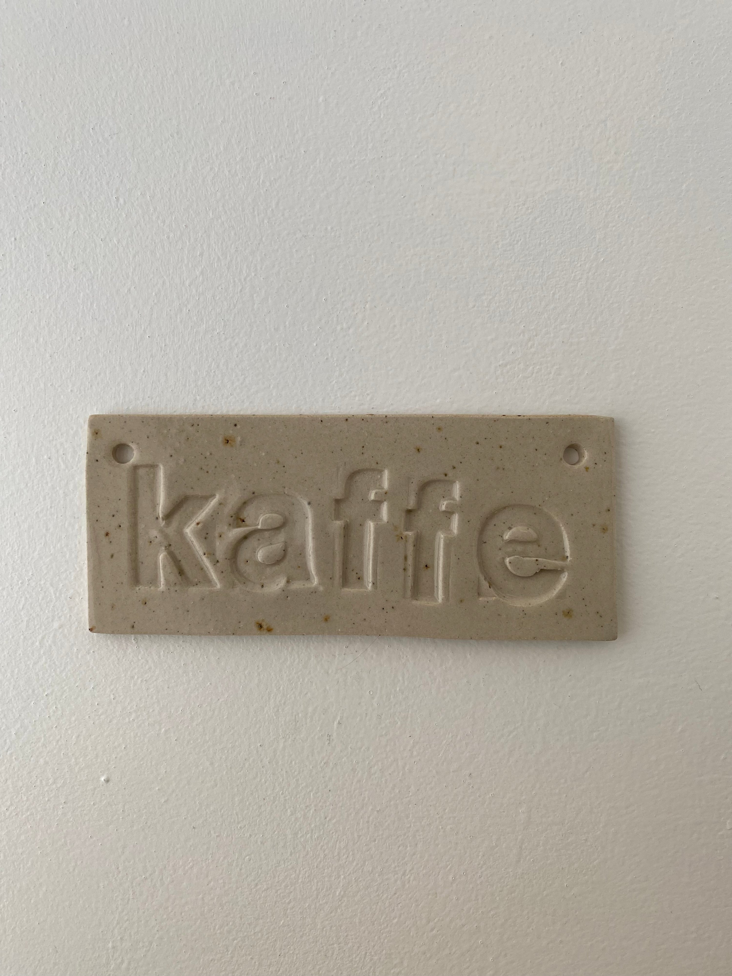 Kaffe, keramik skilt