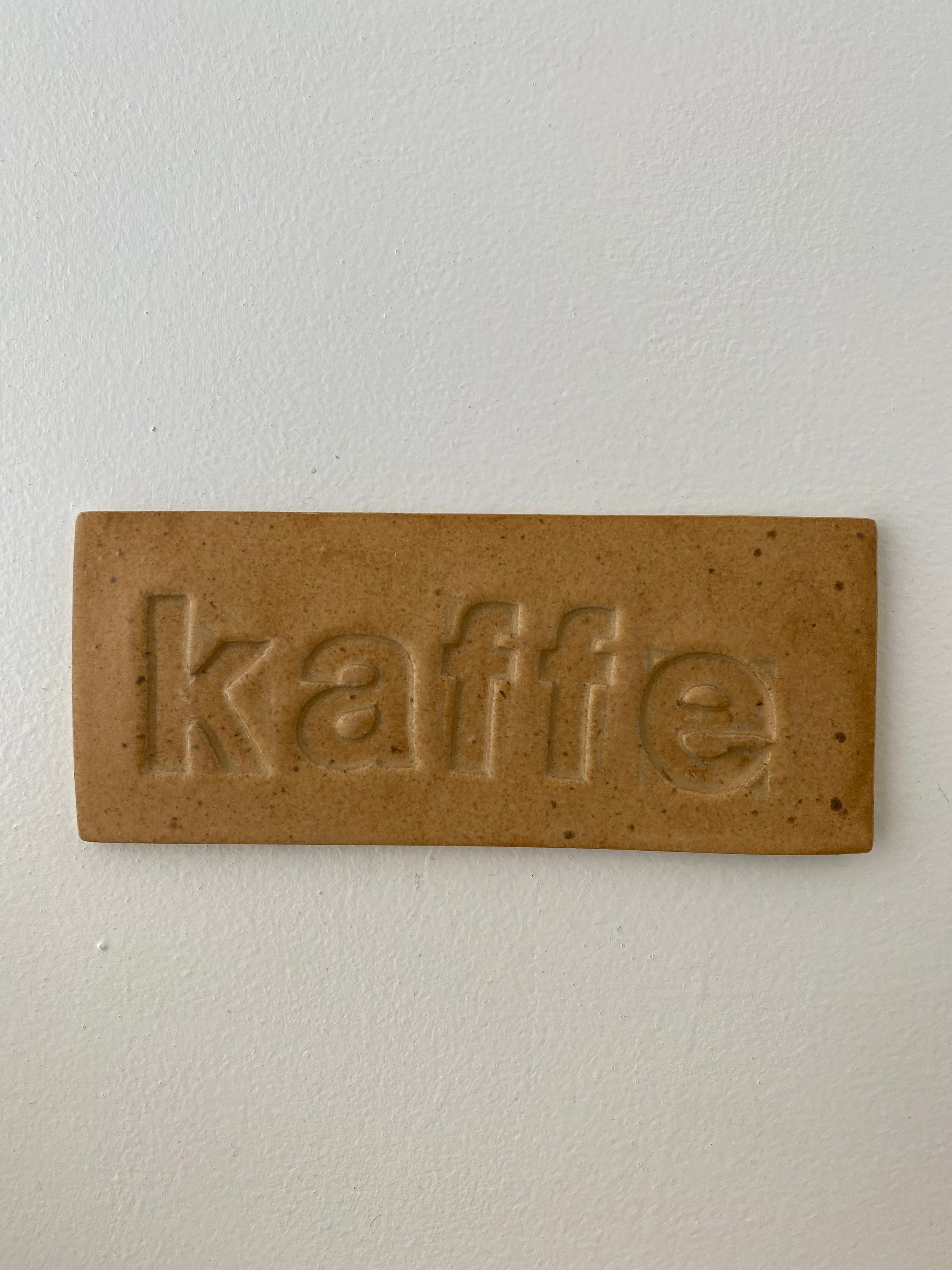 Kaffe, keramik skilt