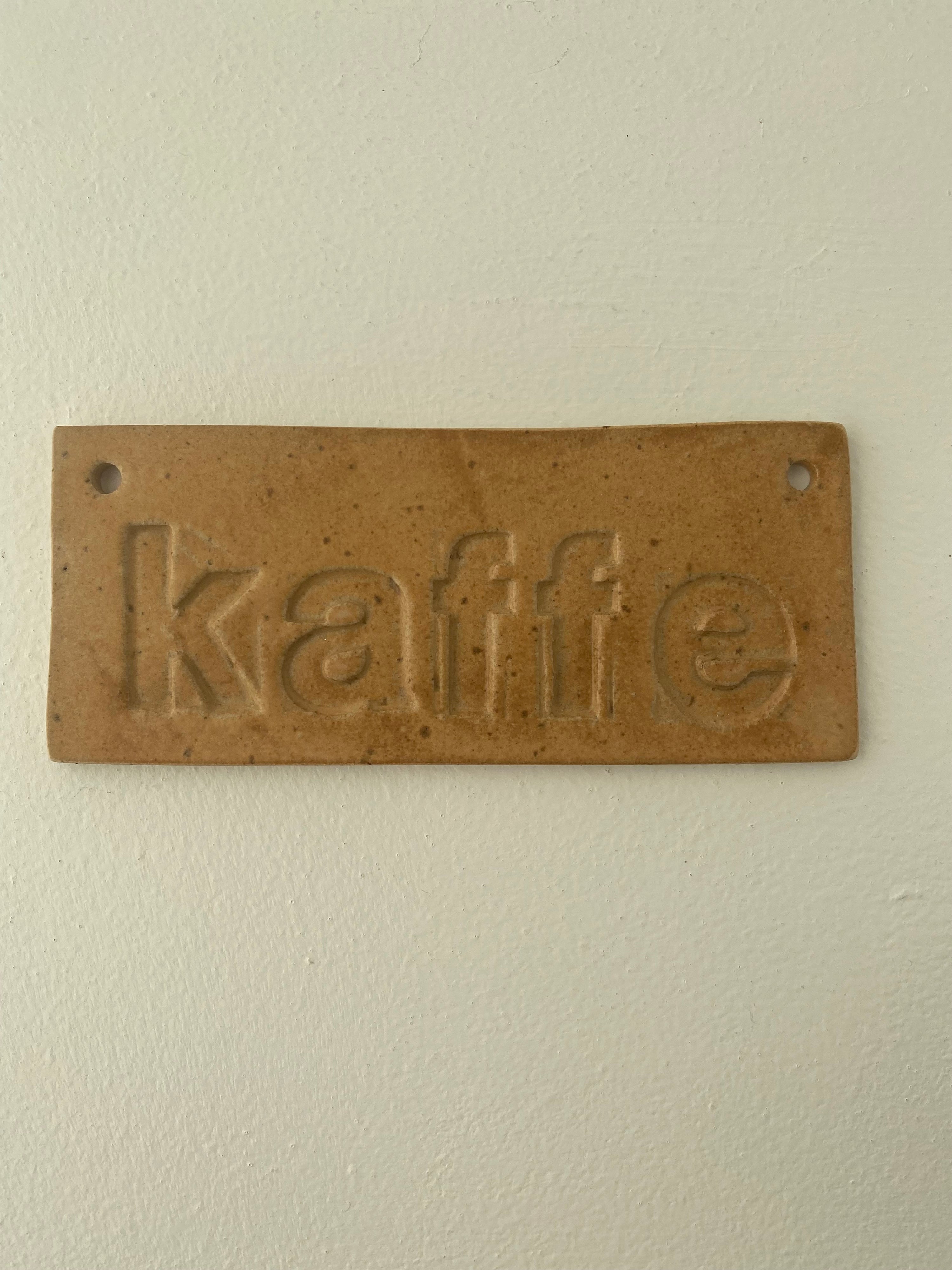 Kaffe, keramik skilt no. 5